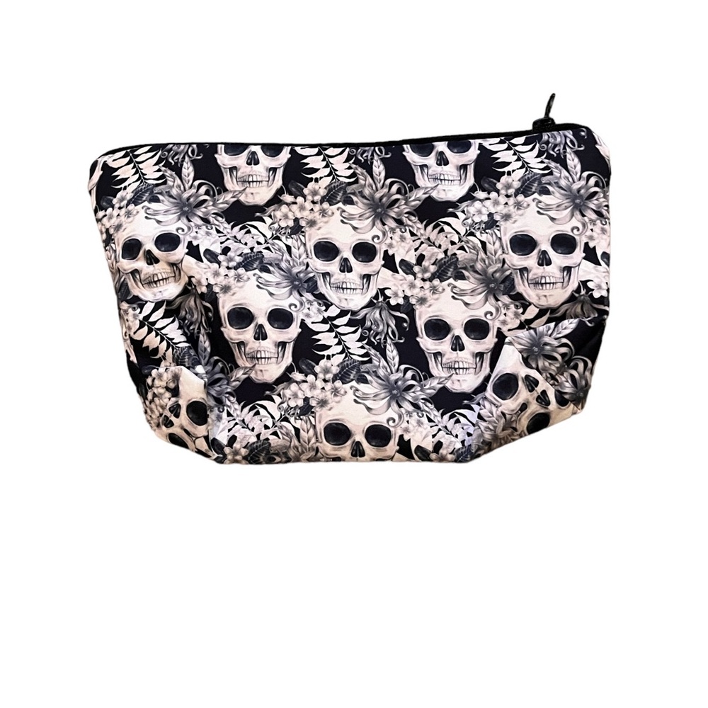 Skulls & leaves makeup bag - Picture 1 of 7